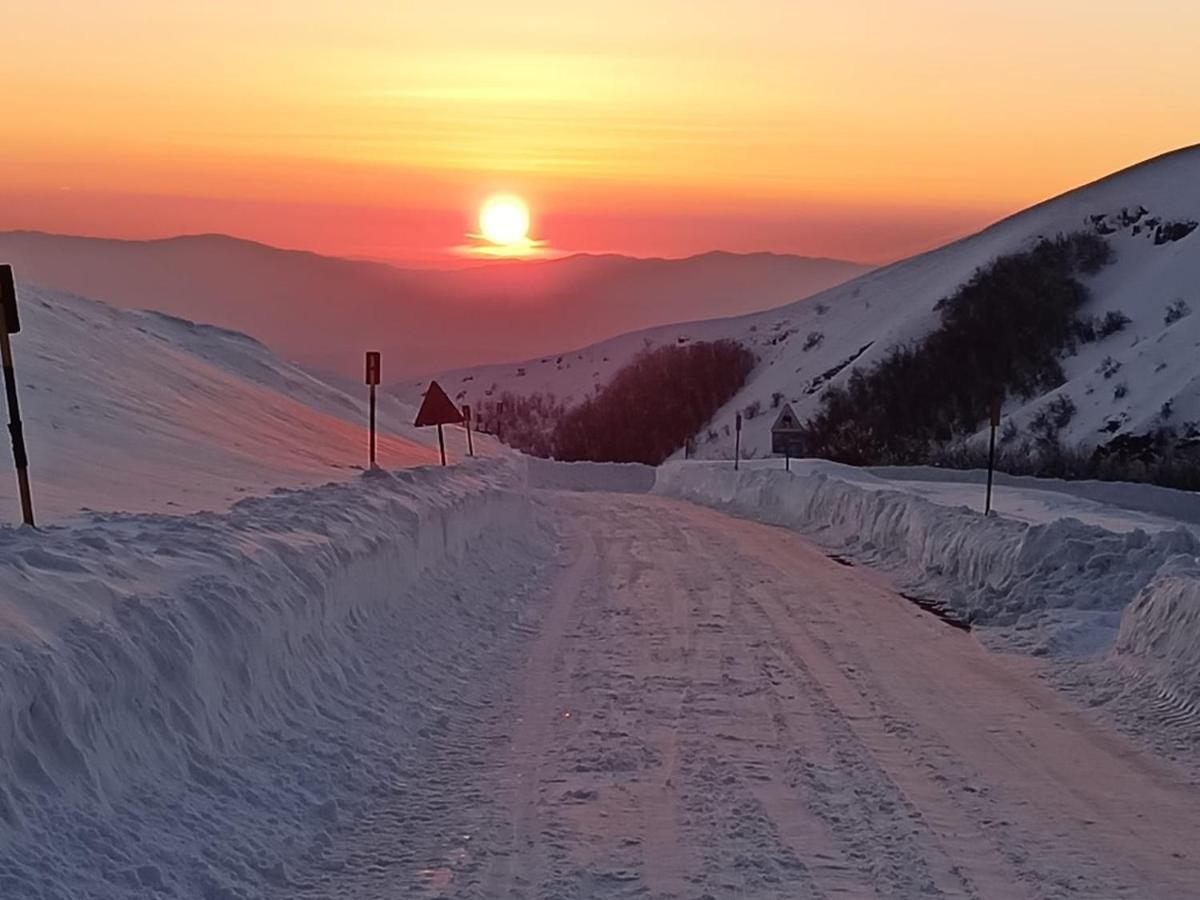 Hotel Ristorante Montenerone Apecchio Dış mekan fotoğraf