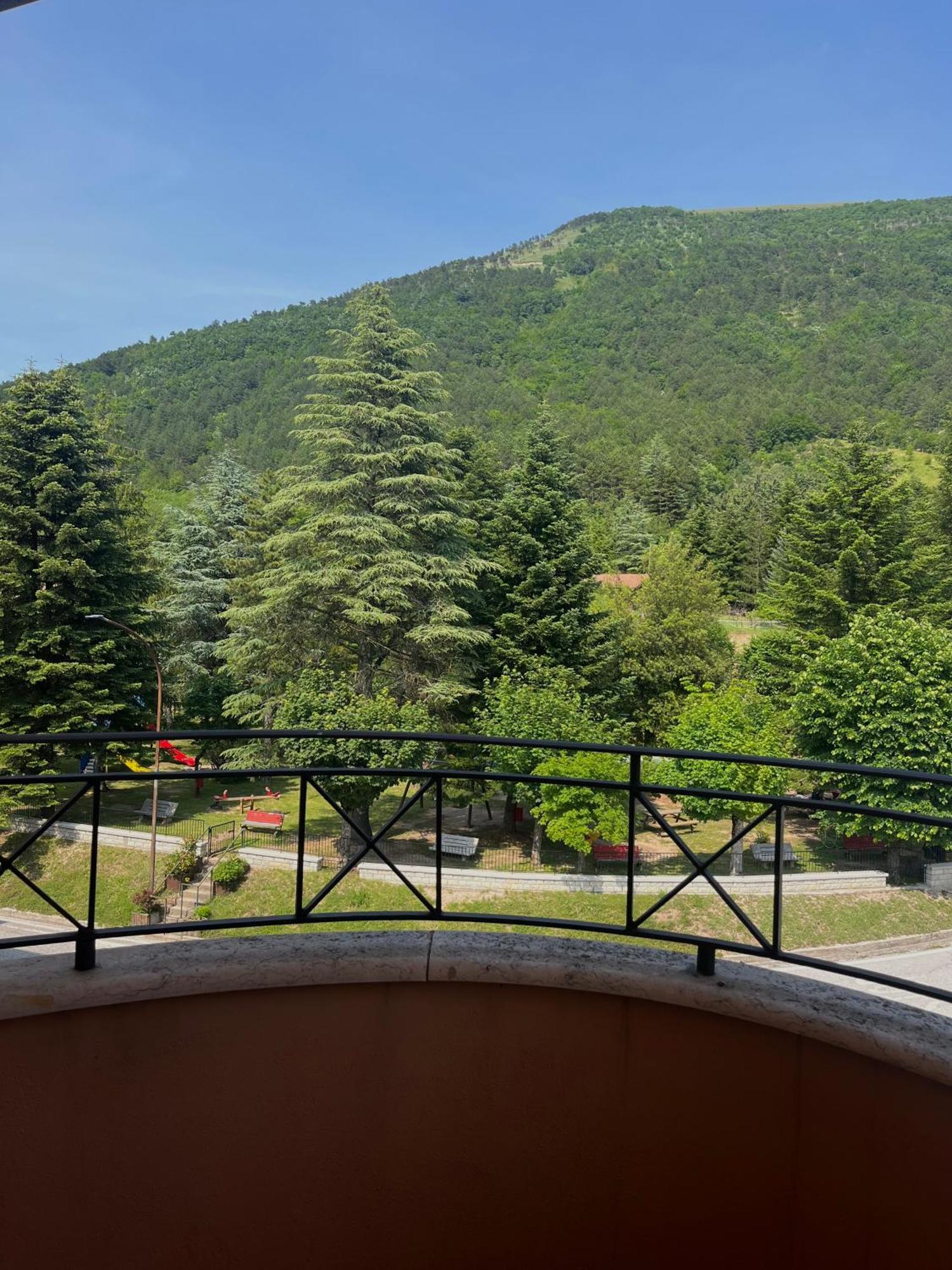 Hotel Ristorante Montenerone Apecchio Dış mekan fotoğraf