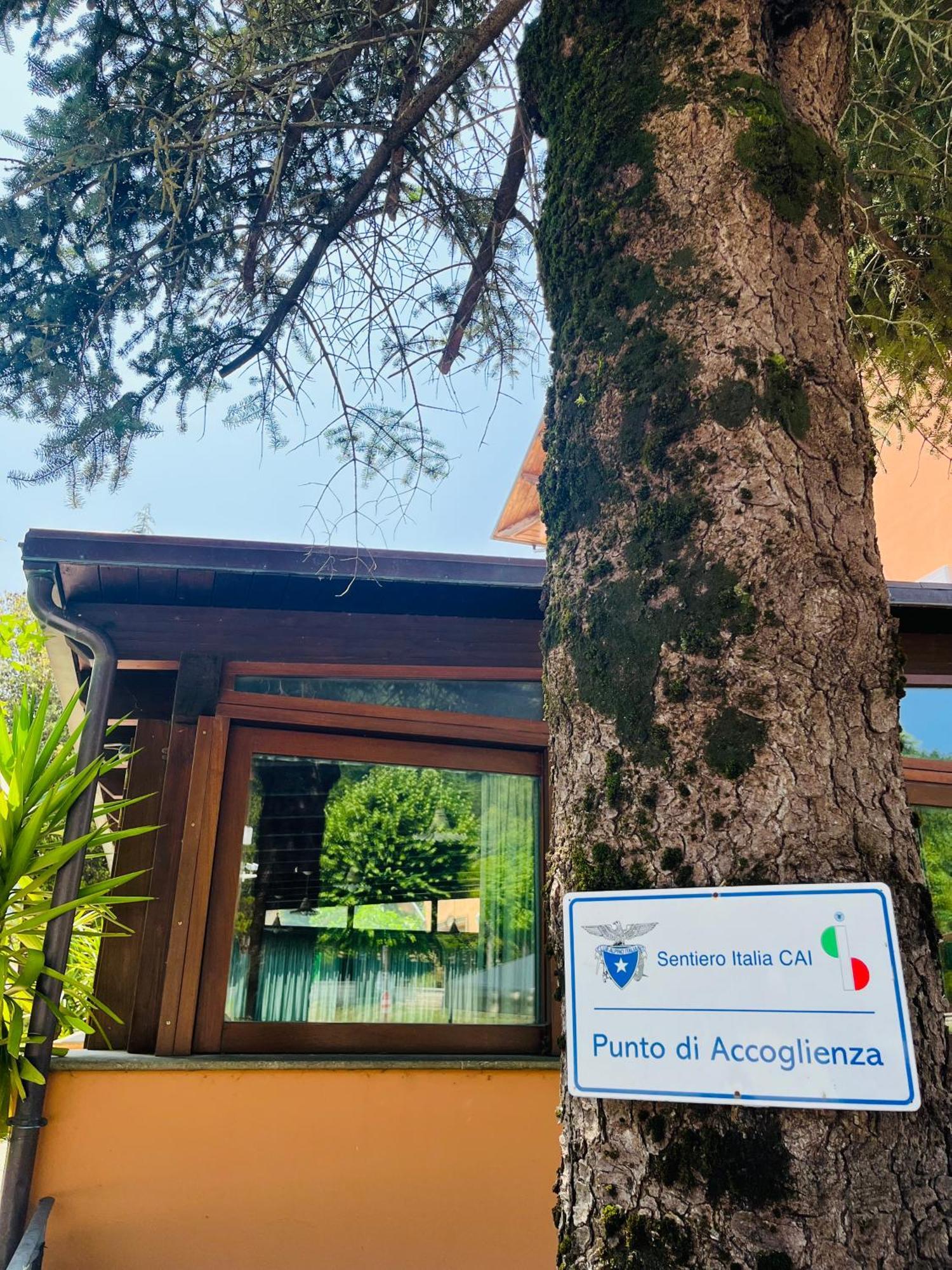 Hotel Ristorante Montenerone Apecchio Dış mekan fotoğraf