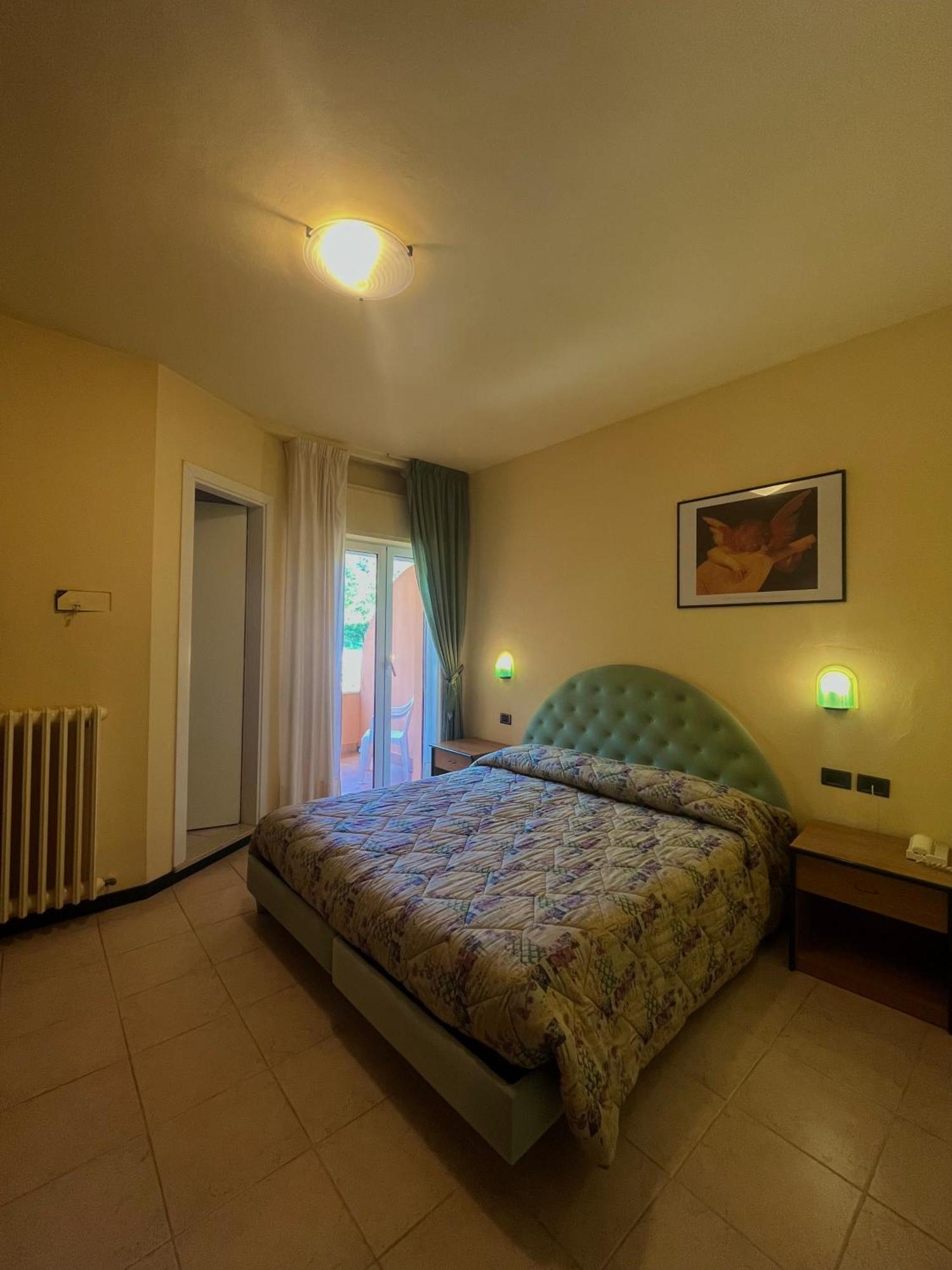 Hotel Ristorante Montenerone Apecchio Dış mekan fotoğraf