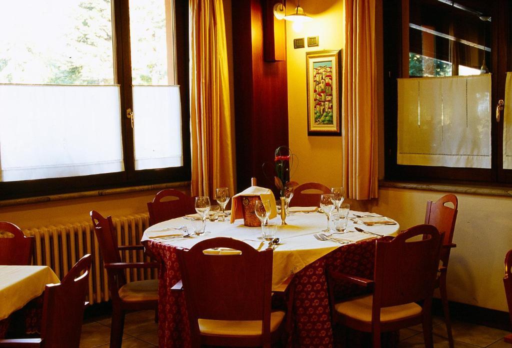 Hotel Ristorante Montenerone Apecchio Dış mekan fotoğraf